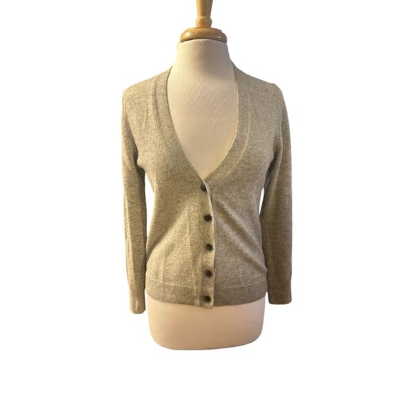 Women XS Uniqlo 100% Cashmere Wool Gray Cardigan Sweater Button Layering - Picture 2 of 6